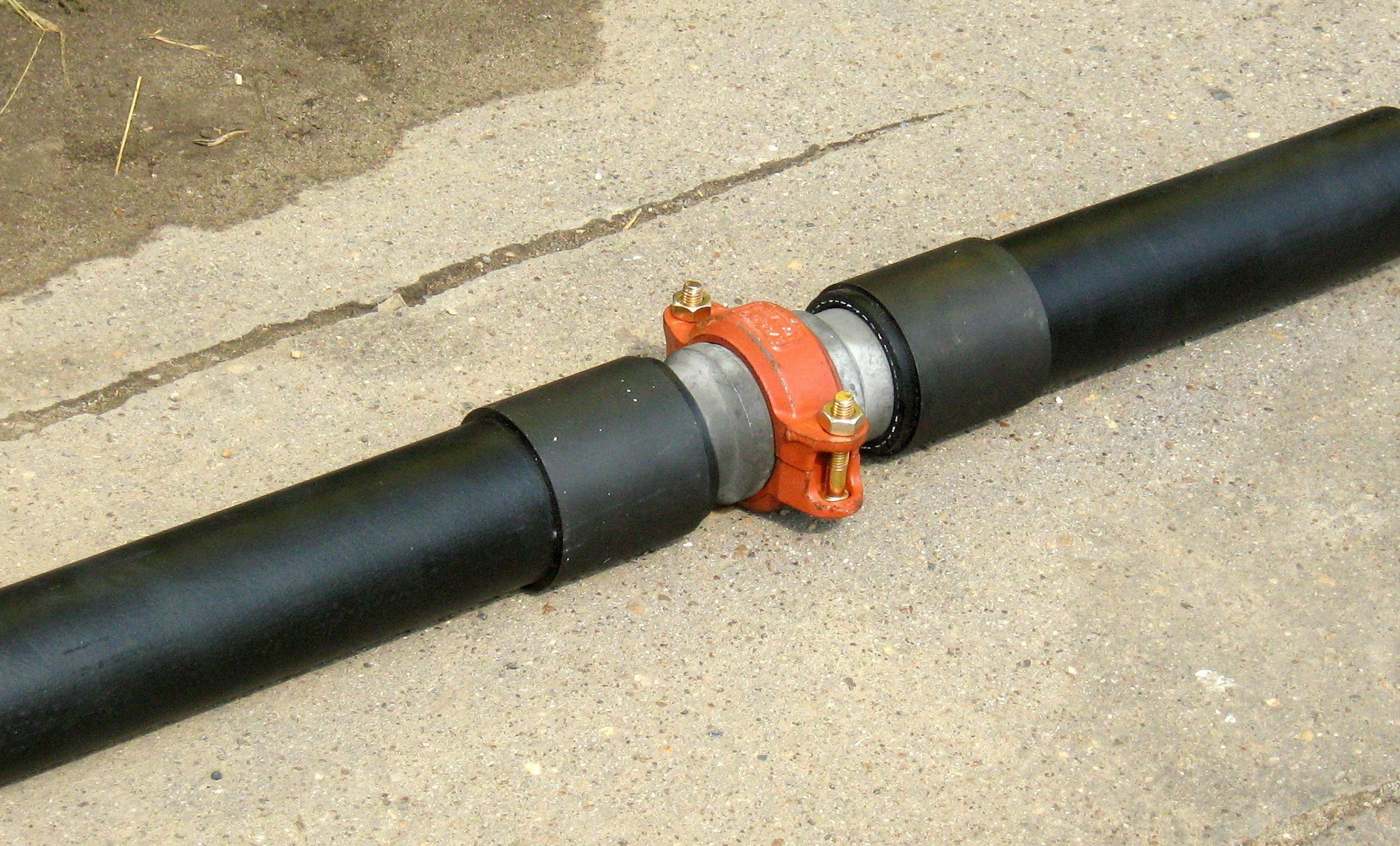 Механические соединения труб. БРС для ПНД труб. Муфта гибкая грувлок ду50. Труба пластик 400 мм с БРС. Быстросъемное соединение трубопроводов 219 гибкое.